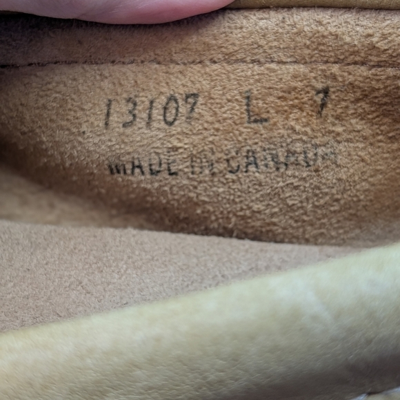 Laurentian Chief | Moose Hide Slippers, Natural Crepe Rubber Sole, Size 7 - Picture 7 of 14